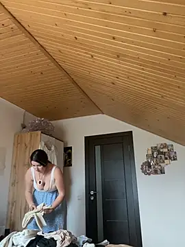 mewKate online show from May 2026 04:37:01 PM