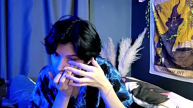 Snapshot of Hyeon_Jin chatting on February 2025 08:31:02 PM Hyeon Jin online show from February 2025 08:31:02 PM