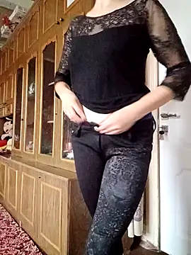 Snapshot of Calibers2932 chatting on October 2025 07:17:01 AM Calibers2932 online show from October 2025 07:17:01 AM