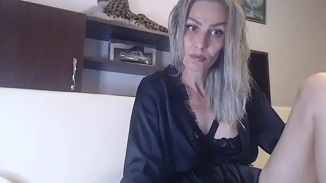 Snapshot of AshlineKatte chatting on September 2025 05:26:02 PM AshlineKatte online show from September 2025 05:26:02 PM