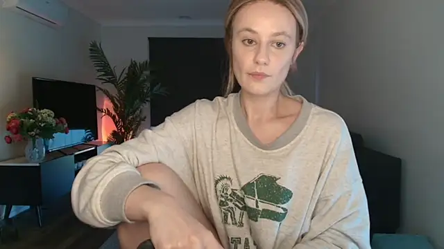naughtykirra online show from July 2026 04:52:01 AM