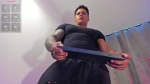 Maximoscott online show from January 2025 07:52:01 PM