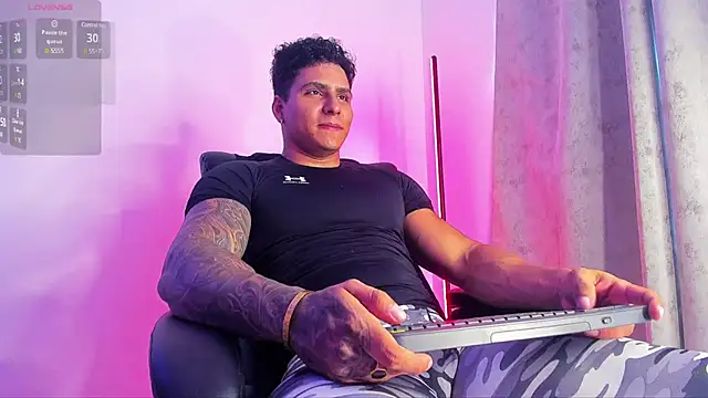 Maximoscott online show from February 2025 05:50:01 PM