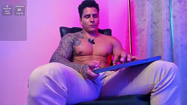 Maximoscott online show from February 2025 09:04:01 PM