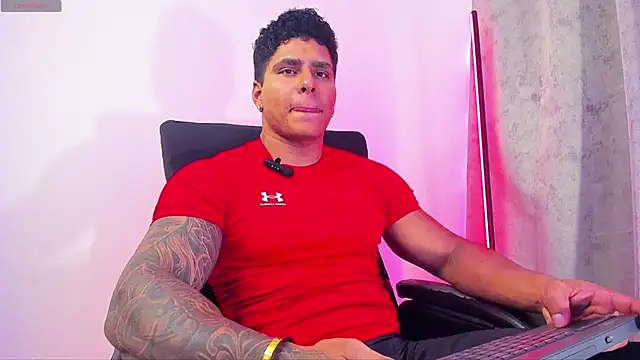 Maximoscott online show from February 2025 06:09:02 PM