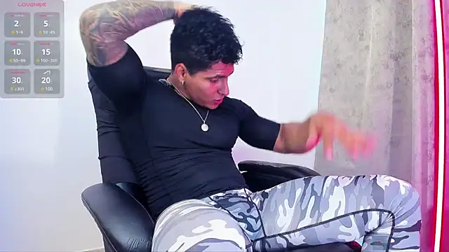 Maximoscott online show from March 2025 06:11:01 PM