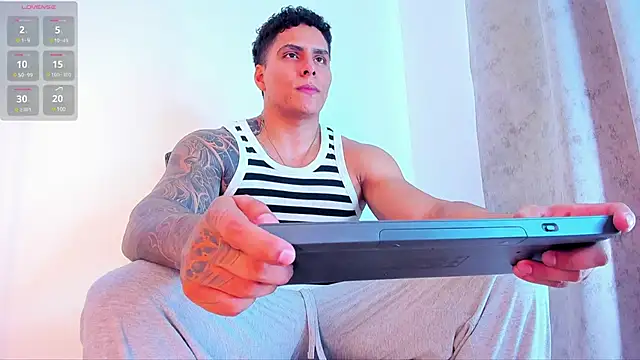 Maximoscott online show from March 2025 09:12:02 PM