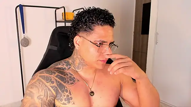 Maximoscott online show from November 2025 11:58:02 PM