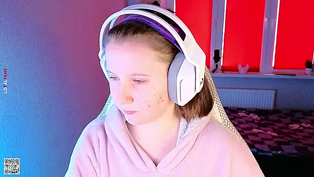 mon lola online show from September 2025 11:48:01 AM