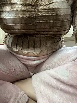 Red-Magic-25 online show from February 2025 07:27:02 AM