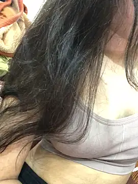 Snapshot of Tanvi_roy98 chatting on February 2025 09:19:01 AM Tanvi roy98 online show from February 2025 09:19:01 AM