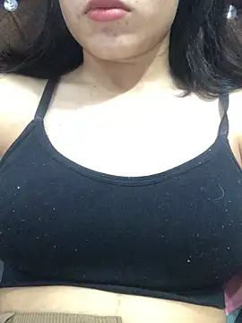 Snapshot of Tanvi_roy98 chatting on February 2025 07:44:01 AM Tanvi roy98 online show from February 2025 07:44:01 AM