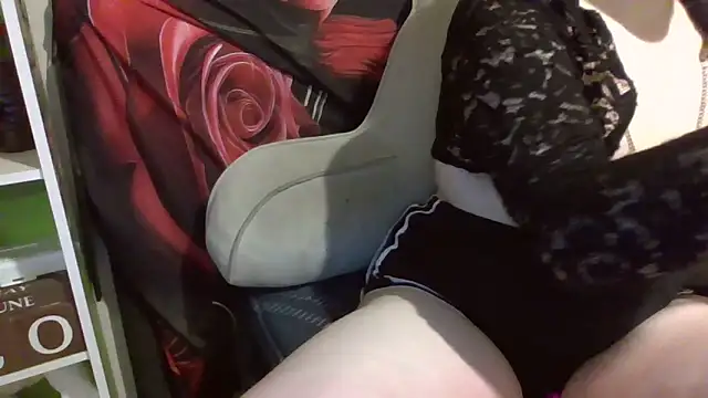 AverageRose online show from June 2026 10:34:02 PM