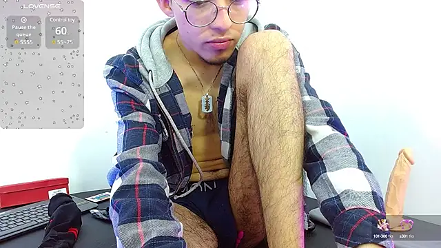 Snapshot of Axel_tay chatting on March 2025 04:02:02 AM Axel tay online show from March 2025 04:02:02 AM