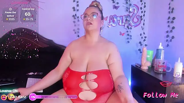 naughty curvy1  online show from April 2026 06:13:02 PM