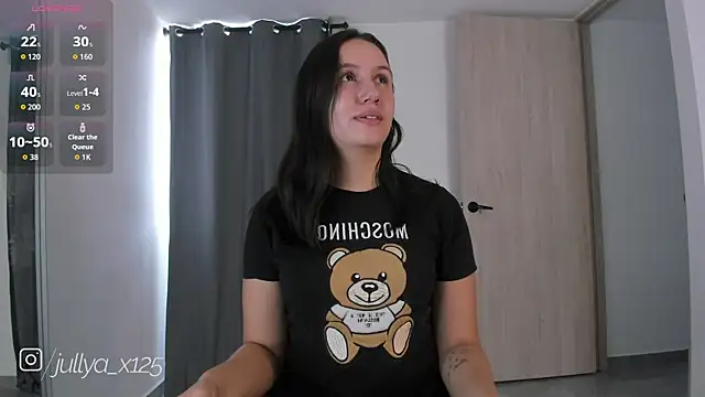 Snapshot of Jullya_x chatting on April 2026 08:32:01 PM Jullya x online show from April 2026 08:32:01 PM
