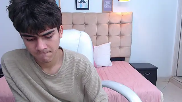 Tommy18   online show from February 2025 09:38:02 AM