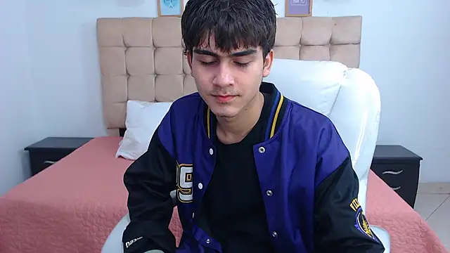 Tommy18   online show from February 2025 06:29:01 AM