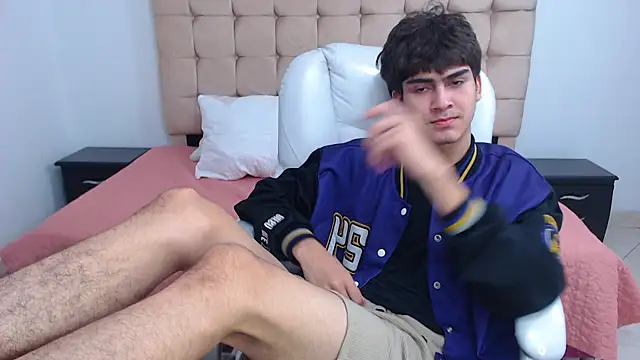 Tommy18   online show from February 2025 09:32:02 AM