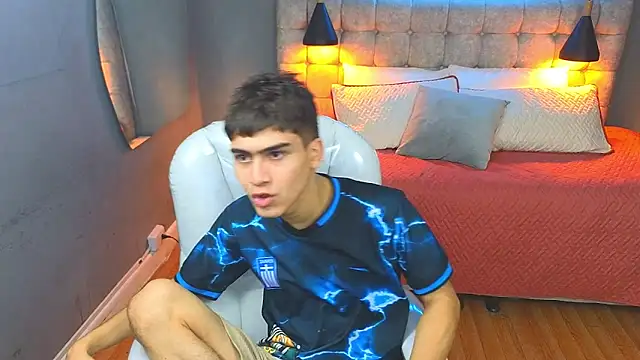 Tommy18   online show from February 2025 06:40:01 AM