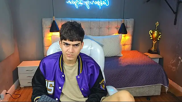 Tommy18   online show from March 2025 07:03:01 AM