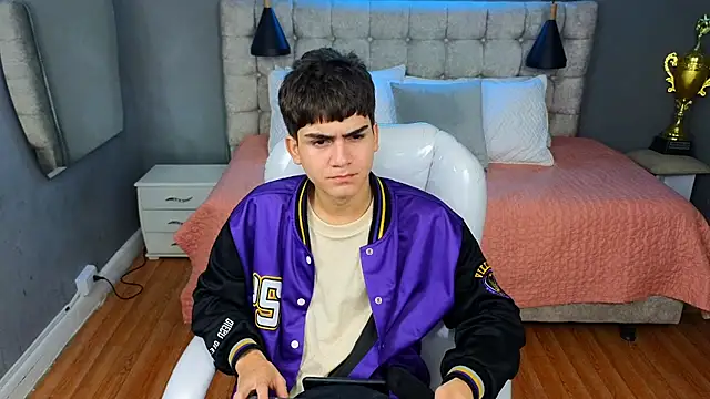 Tommy18   online show from March 2025 07:15:01 AM