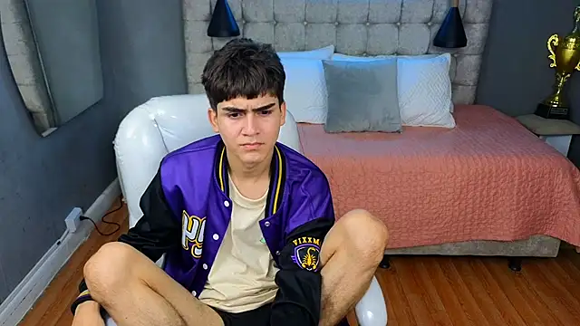 Tommy18   online show from March 2025 10:18:02 AM