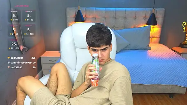 Tommy18   online show from March 2025 11:06:01 AM