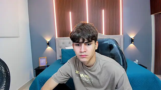 Tommy18   online show from September 2025 03:30:02 AM