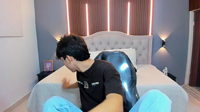 Tommy18   online show from September 2025 03:44:01 AM