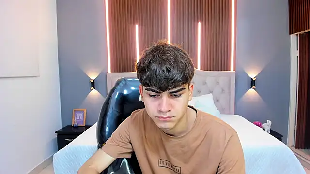 Tommy18   online show from October 2025 03:28:01 AM