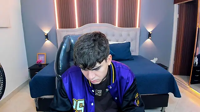 Tommy18   online show from February 2026 03:26:01 AM