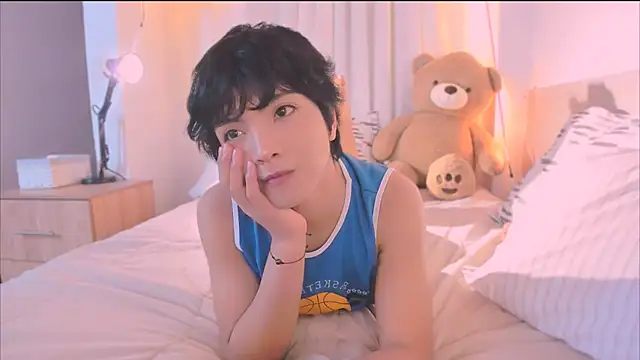 AllanYong18 online show from November 2025 07:19:01 AM