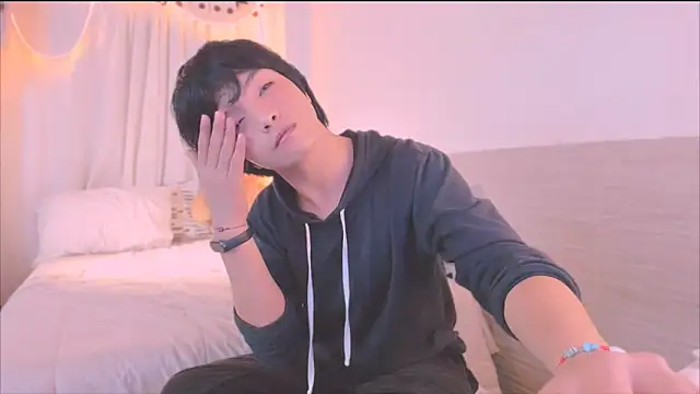 AllanYong18 online show from November 2025 05:40:02 AM