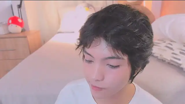 AllanYong18 online show from February 2026 02:05:01 PM