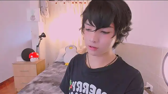 AllanYong18 online show from March 2026 12:33:11 PM