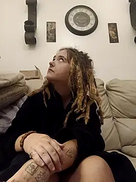 LitHippieBaby420 online show from September 2025 06:13:02 PM