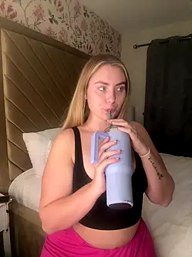 lucyRose xoxox online show from September 2025 06:13:01 PM