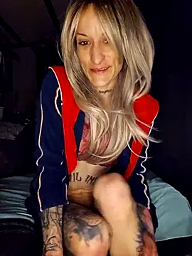 Snapshot of MissParadise40 chatting on March 2025 10:55:02 PM MissParadise40 online show from March 2025 10:55:02 PM