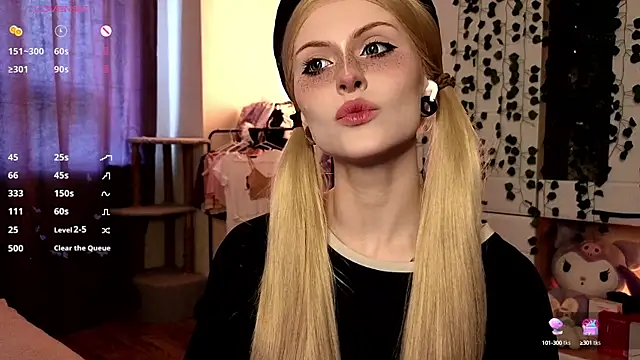 Emily  Mooree online show from October 2025 09:07:01 AM