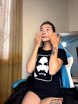 Aleska Miami online show from October 2025 02:02:01 PM