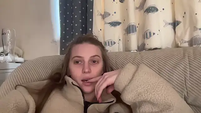 Snapshot of Ella-82 chatting on February 2025 04:25:01 PM Ella-82 online show from February 2025 04:25:01 PM
