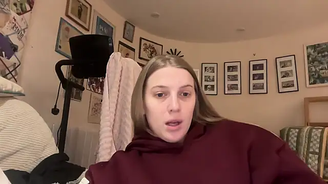 Snapshot of Ella-82 chatting on February 2025 03:03:01 PM Ella-82 online show from February 2025 03:03:01 PM