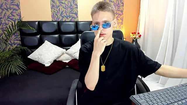 blondie lover69 online show from February 2025 07:28:02 PM