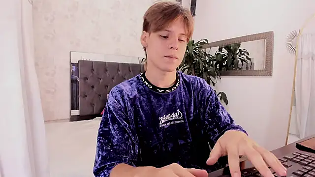 Snapshot of blondie_lover69 chatting on October 2025 09:48:02 PM blondie lover69 online show from October 2025 09:48:02 PM