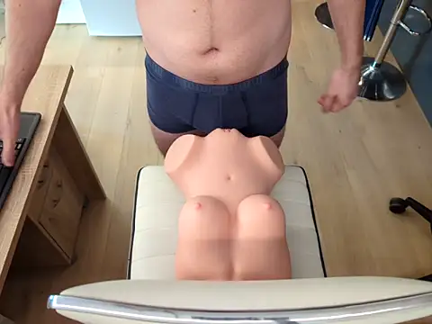 Snapshot of MacPlesure chatting on January 2025 02:00:02 PM MacPlesure online show from January 2025 02:00:02 PM