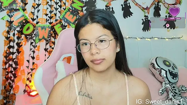 Snapshot of sweet_dania_ chatting on October 2025 09:35:02 AM sweet dania online show from October 2025 09:35:02 AM