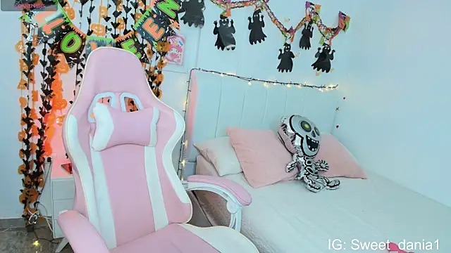 Snapshot of sweet_dania_ chatting on October 2025 09:33:01 AM sweet dania online show from October 2025 09:33:01 AM