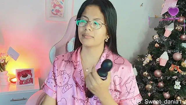 Snapshot of sweet_dania_ chatting on December 2025 09:11:01 PM sweet dania online show from December 2025 09:11:01 PM