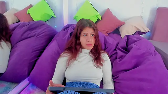 MiaQueen021 online show from September 2025 01:59:01 PM